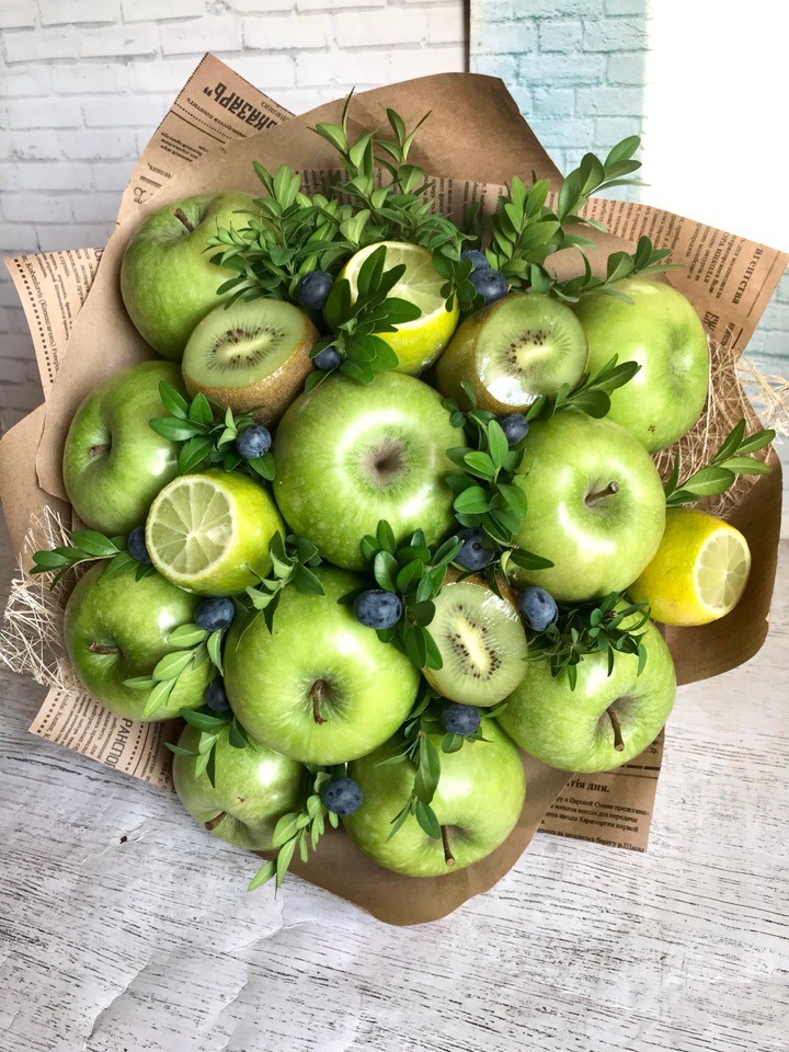Sedobnyj-buket-34.-Buket-iz-fruktov.-YAbloki-limony-kivi.jpg